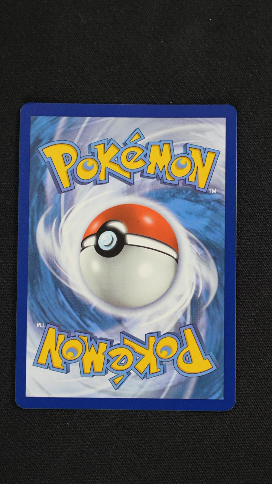 Mightyena 104/185 Uncommon Vivid Voltage Pokemon Reverse Holo Near Mint